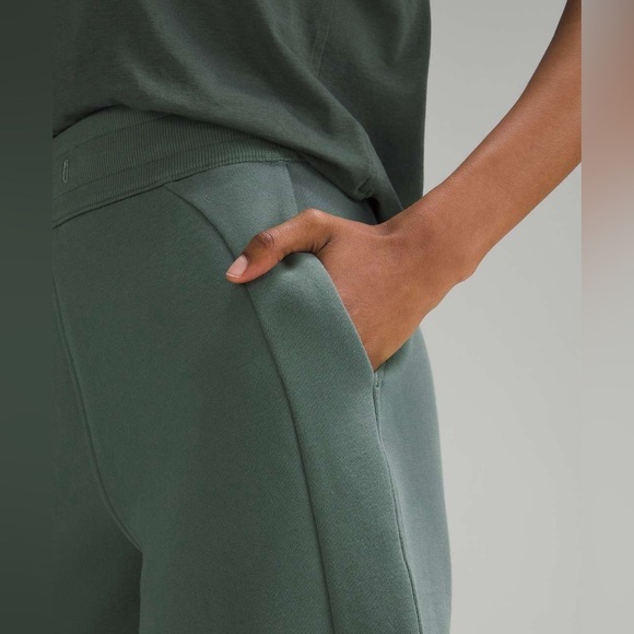 C - Lululemon Scuba High-Rise Short 5"
Medium Forest - Picture 5 of 6